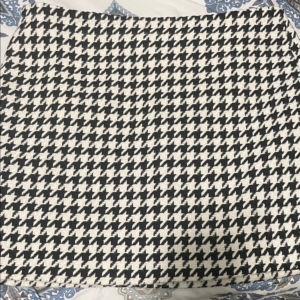 Lulu's Black and White Houndstooth Mini skirt